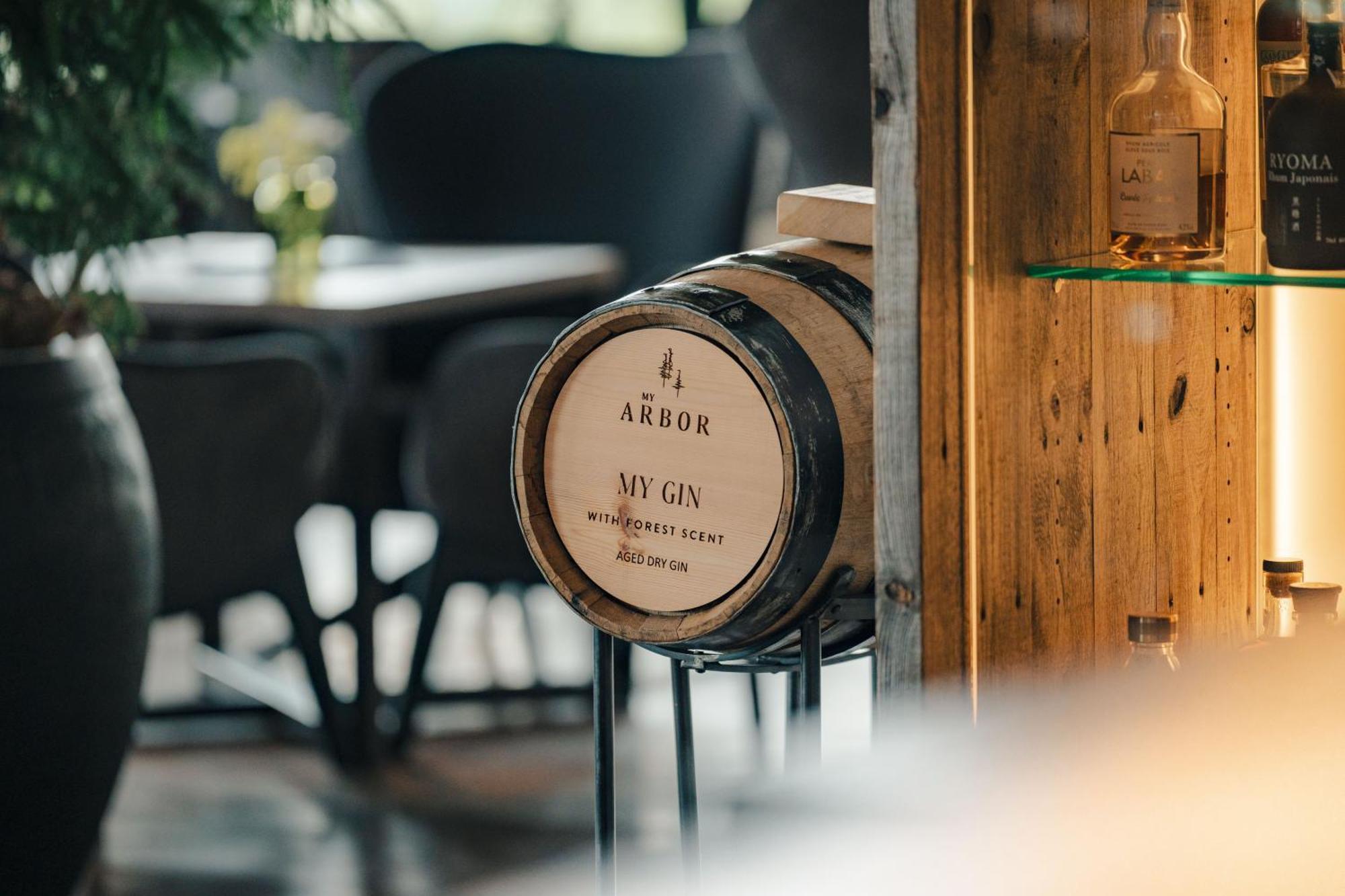 ホテル My Arbor - Dolomites ブレッサノーネ エクステリア 写真 Barrel of Arbor Whisky